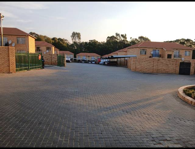 2 BEDROOM SECTIONAL TITLE FOR SALE IN GREENHILLS